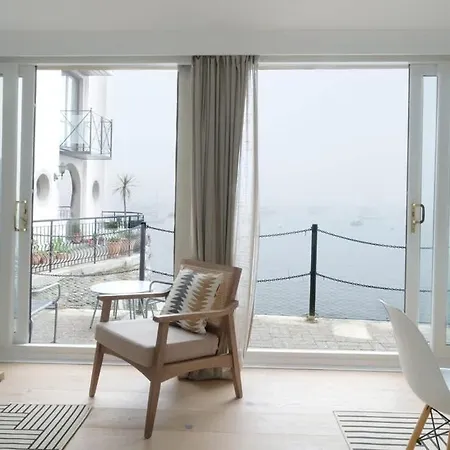 Spectacular Waterfront Views With Parking At 'mariners Mirror' * Falmouth