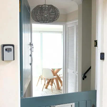 Apartment Spectacular Waterfront Views With Parking At 'mariners Mirror' Falmouth