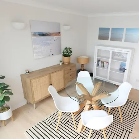 Spectacular Waterfront Views With Parking At 'mariners Mirror' *